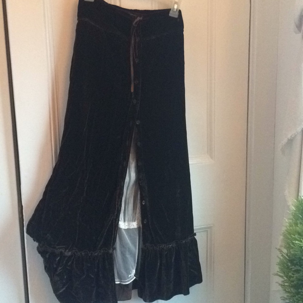 Long Velvet and Lace Skirt - Elegant Detailing